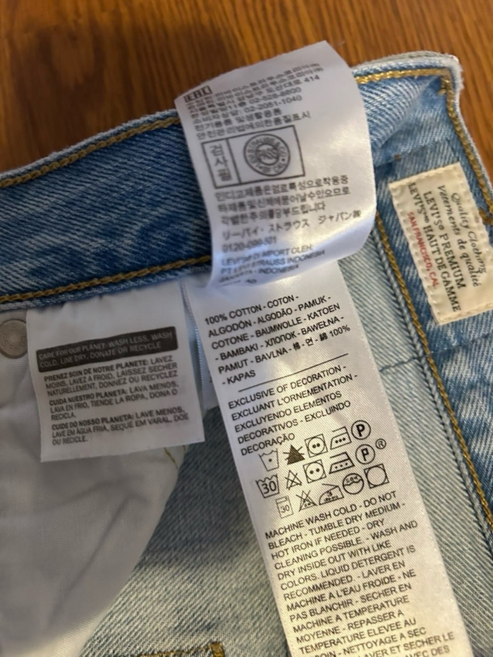 Levi's Light Wash 501’s Jeans - Picture 5 of 6